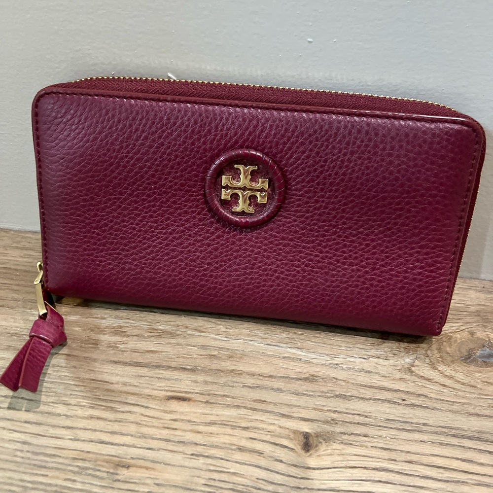 Tory Burch Zip Wallet